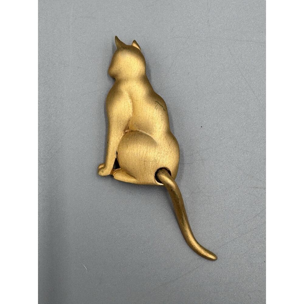 Vintage JJ Jonette Gold Colored Sitting Cat Hanging Long Tail‎ Pin Brooch